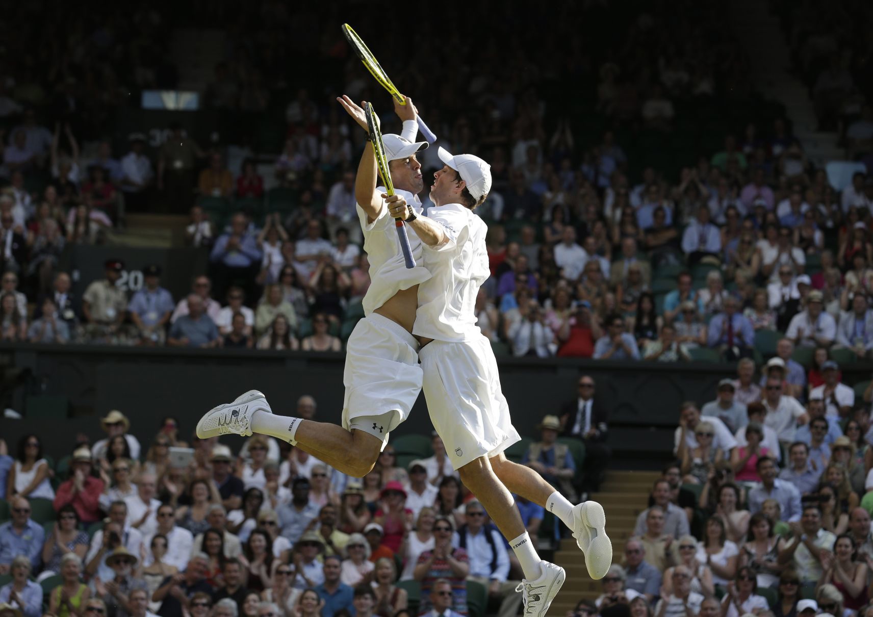 2013: Bryan brothers win Wimbledon, hold all four Slam titles at same time